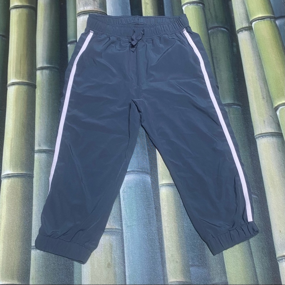 Z by Zella Gray Capri Pants -Loose lightweight 7/8